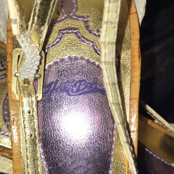 Gold Open Toe Sandals - Picture 6 of 6